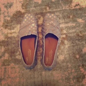 Toms